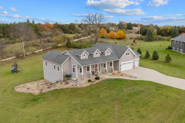 N7146 Pacific Ridge, Pardeeville, WI 53954