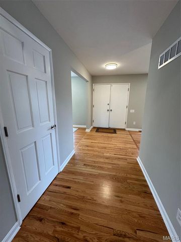 924 Fernview Drive, Creve Coeur, MO 63141