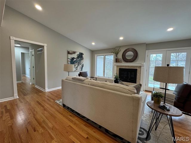 924 Fernview Drive, Creve Coeur, MO 63141