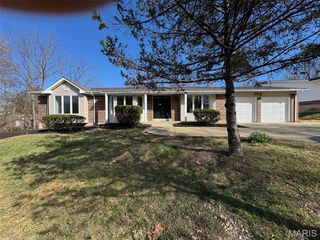 924 Fernview Drive, Creve Coeur, MO 63141