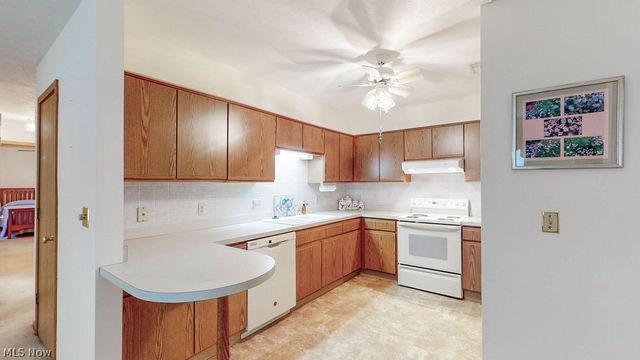 249 W Heatherwood Drive, Barberton, OH 44203