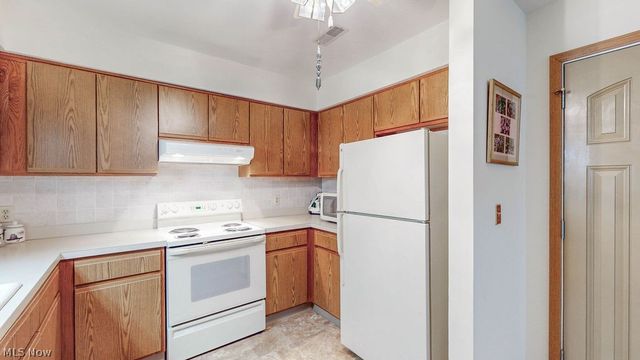249 W Heatherwood Drive, Barberton, OH 44203