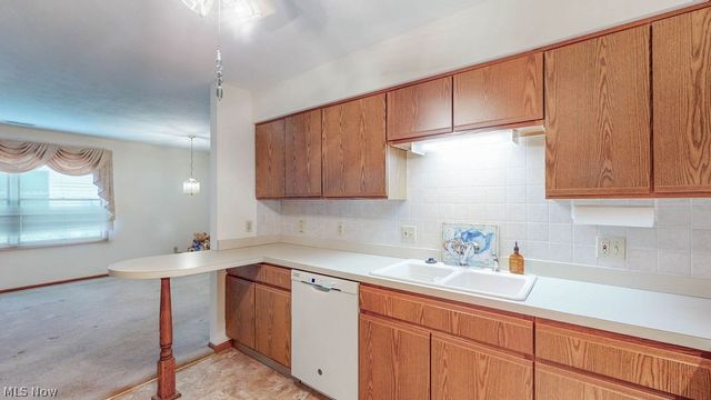 249 W Heatherwood Drive, Barberton, OH 44203