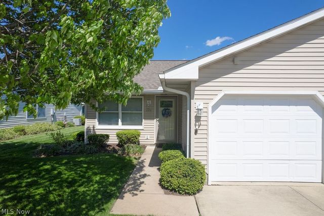 249 W Heatherwood Drive, Barberton, OH 44203