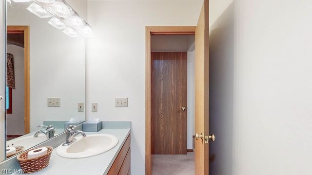 249 W Heatherwood Drive, Barberton, OH 44203