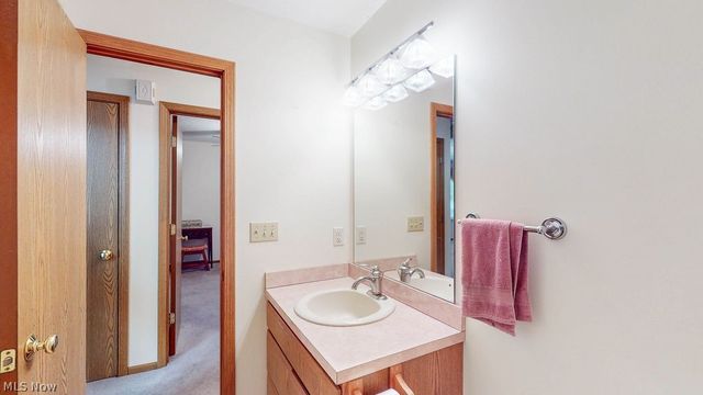 249 W Heatherwood Drive, Barberton, OH 44203