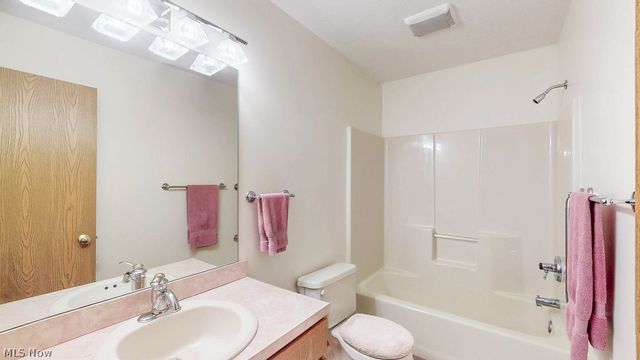 249 W Heatherwood Drive, Barberton, OH 44203