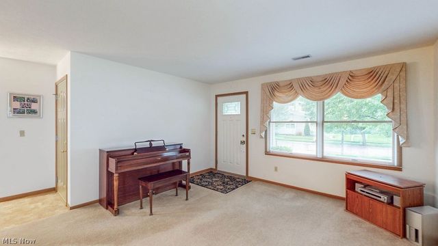 249 W Heatherwood Drive, Barberton, OH 44203
