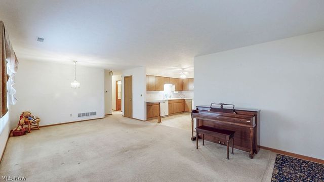 249 W Heatherwood Drive, Barberton, OH 44203