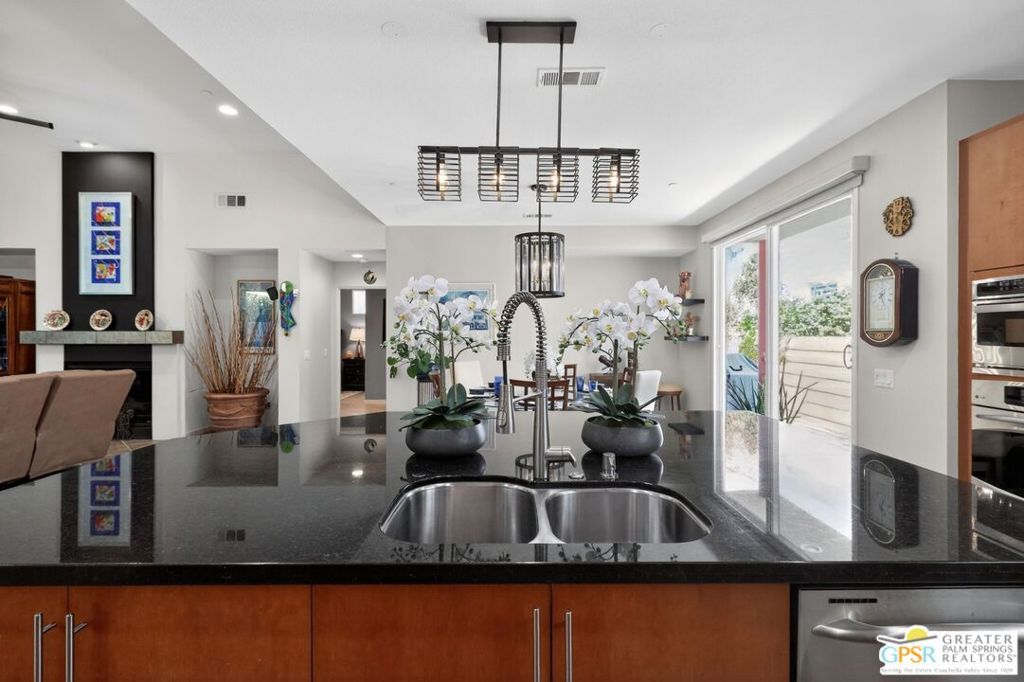 Image 14 of property listing at 4935 Geary Way, Palm Springs, CA 92262