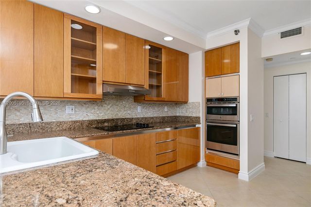 21150 Point Place LPH 2902, Aventura, FL 33180