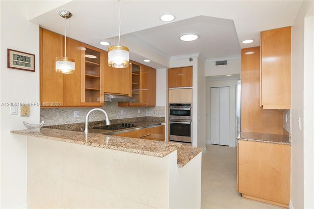 21150 Point Place LPH 2902, Aventura, FL 33180