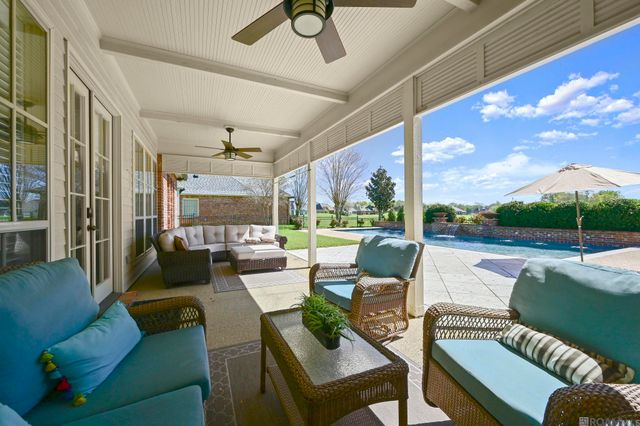 2444 S Turnberry Dr, Zachary, LA 70791