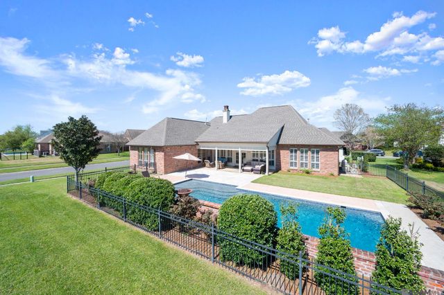 2444 S Turnberry Dr, Zachary, LA 70791
