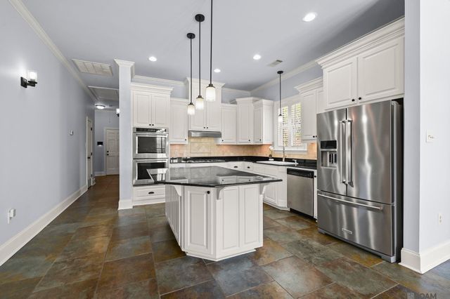 2444 S Turnberry Dr, Zachary, LA 70791