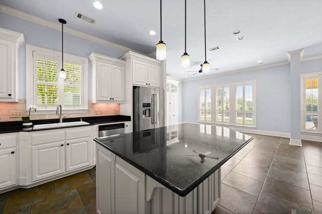 2444 S Turnberry Dr, Zachary, LA 70791