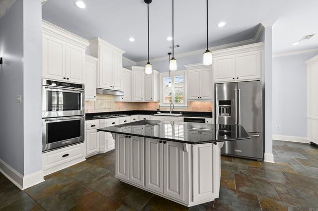 2444 S Turnberry Dr, Zachary, LA 70791