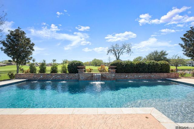 2444 S Turnberry Dr, Zachary, LA 70791