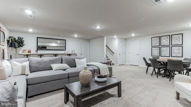 550 TROLLEY LN, Sellersville, PA 18960