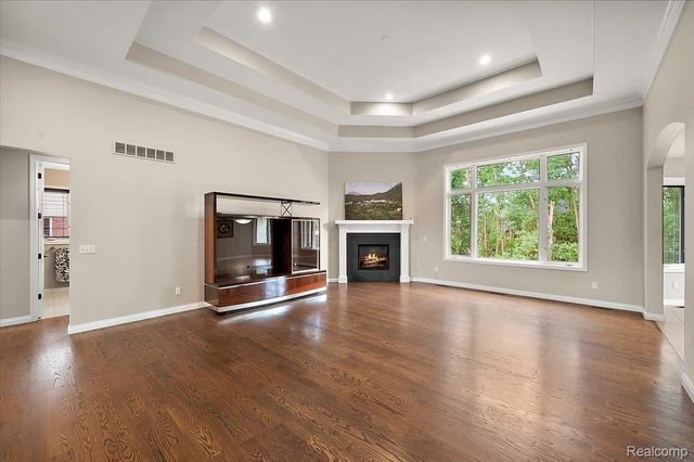 6332 Shadydale Drive, Shelby Charter Township, MI 48316