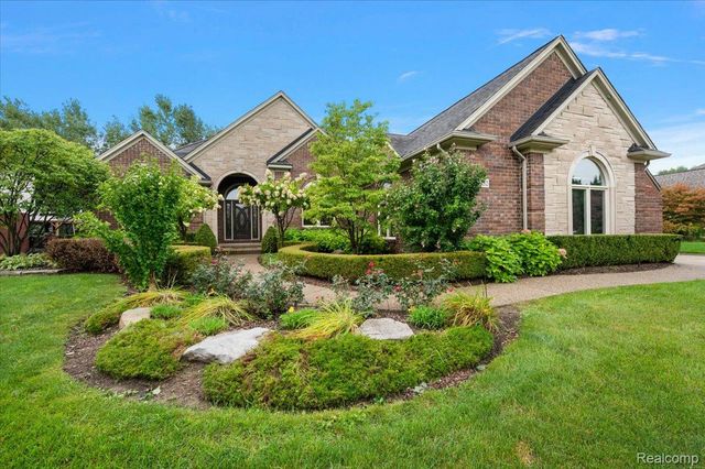 6332 Shadydale Drive, Shelby Charter Township, MI 48316