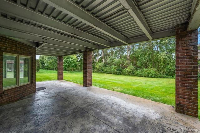 6332 Shadydale Drive, Shelby Charter Township, MI 48316