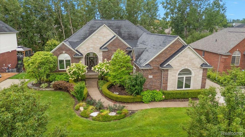 6332 Shadydale Drive, Shelby Charter Township, MI 48316