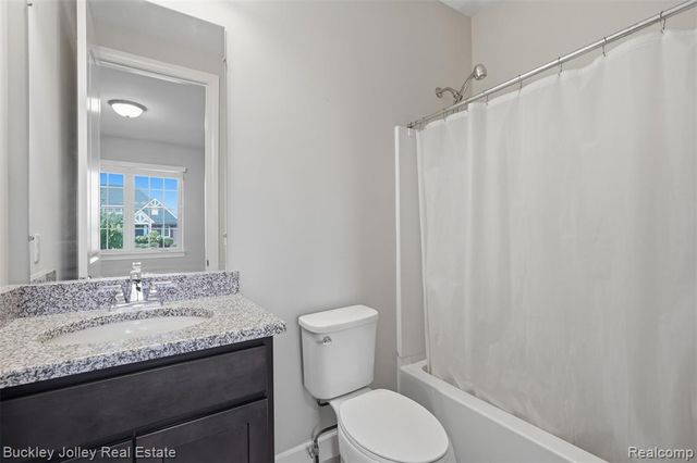 24355 Pinnacle Circle, South Lyon, MI 48178