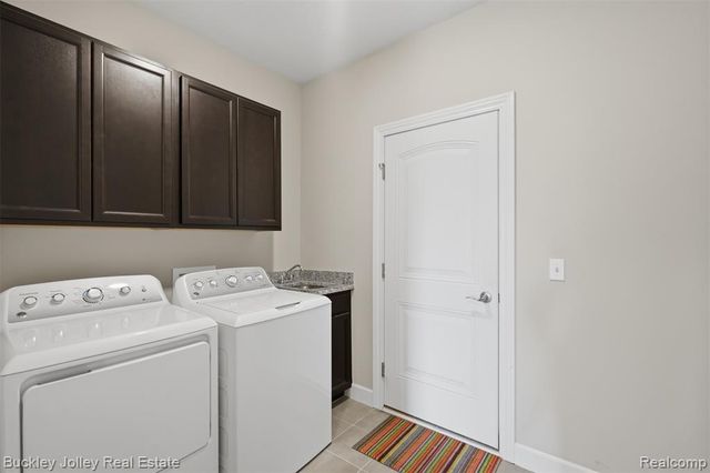 24355 Pinnacle Circle, South Lyon, MI 48178