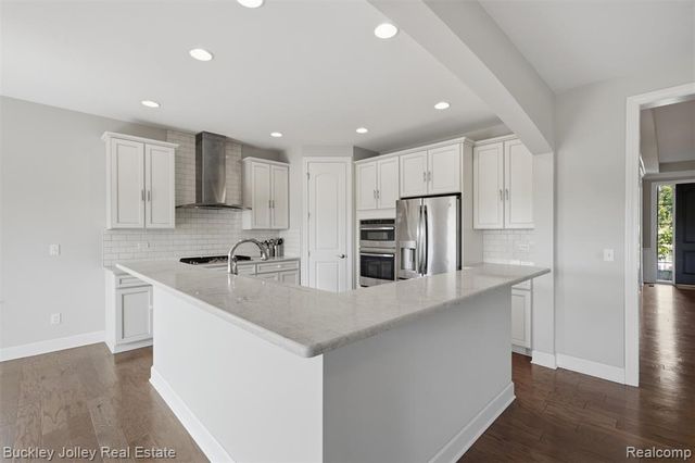 24355 Pinnacle Circle, South Lyon, MI 48178