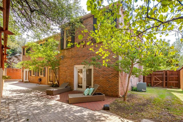 1805 Burton Hill Road, Fort Worth, TX 76107