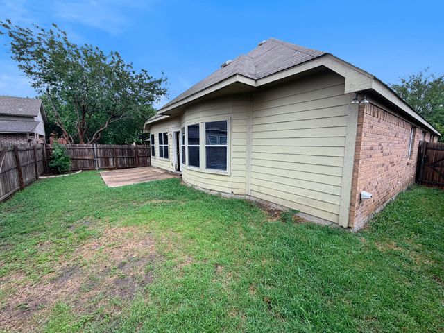 8304 Orchard Creek Road, Fort Worth, TX 76123