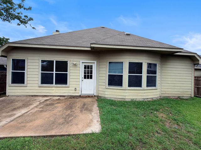 8304 Orchard Creek Road, Fort Worth, TX 76123