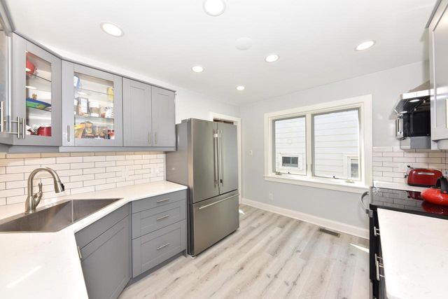 3567 N Murray AVENUE, Shorewood, WI 53211