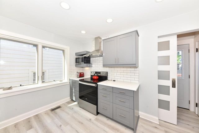 3567 N Murray AVENUE, Shorewood, WI 53211