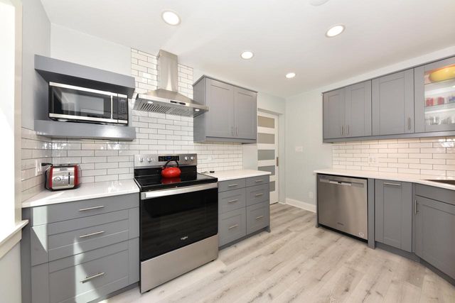 3567 N Murray AVENUE, Shorewood, WI 53211