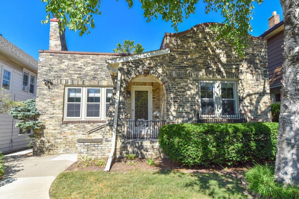 3567 N Murray AVENUE, Shorewood, WI 53211
