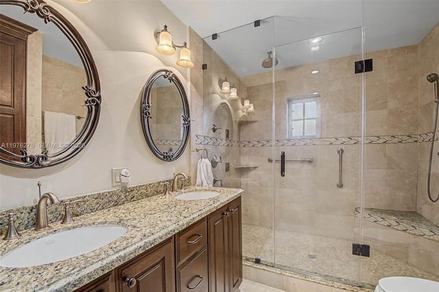 15401 SW 81 Av, Palmetto Bay, FL 33157