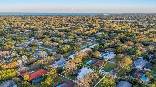 15401 SW 81 Av, Palmetto Bay, FL 33157