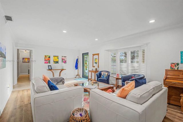 15401 SW 81 Av, Palmetto Bay, FL 33157