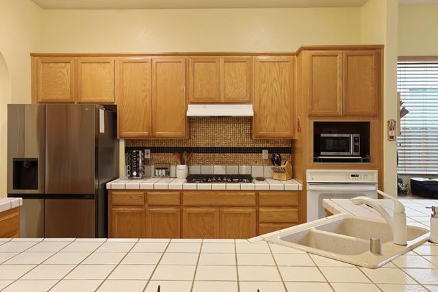 4020 Moss Rock Ct, Modesto, CA 95356