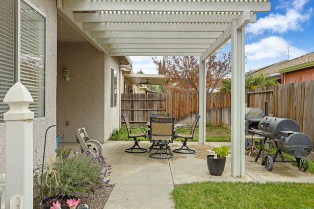 4020 Moss Rock Ct, Modesto, CA 95356