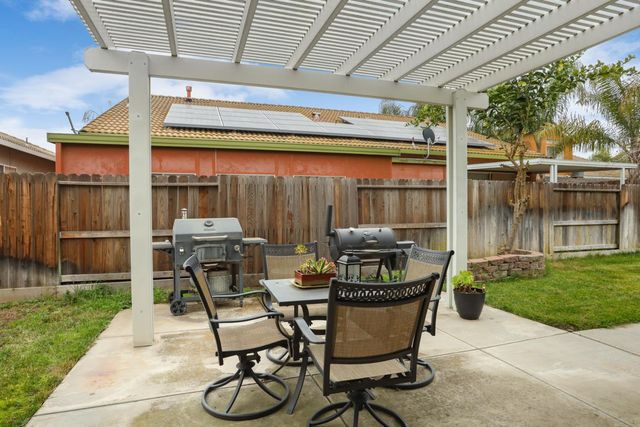 4020 Moss Rock Ct, Modesto, CA 95356