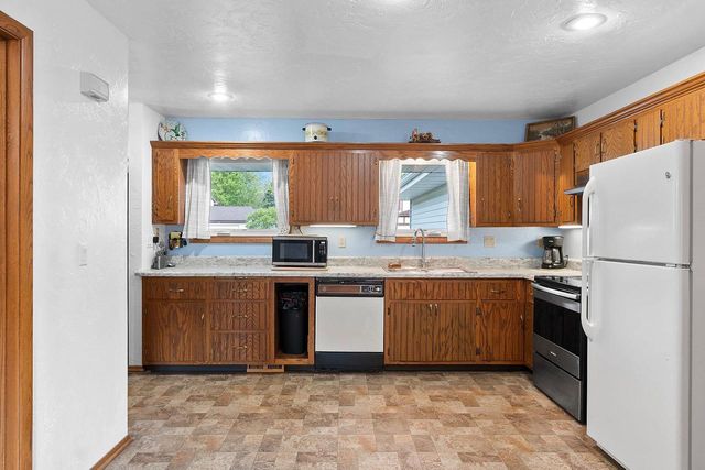 437 SILVER SPRING DRIVE, Green Bay, WI 54303