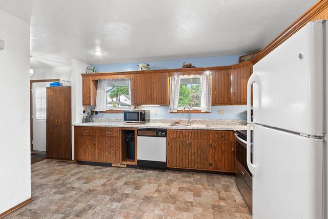 437 SILVER SPRING DRIVE, Green Bay, WI 54303