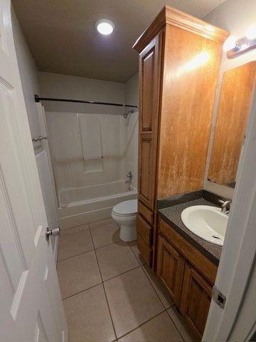 1708 S Detroit Avenue, Russellville, AR 72801