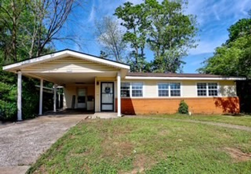 1708 S Detroit Avenue, Russellville, AR 72801