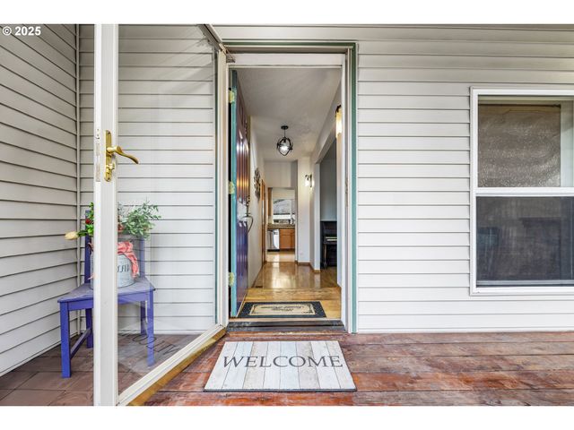 404 E BRANDON Dr, Newberg, OR 97132