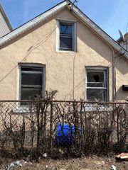 34 Holland St, Newark City, NJ 07103