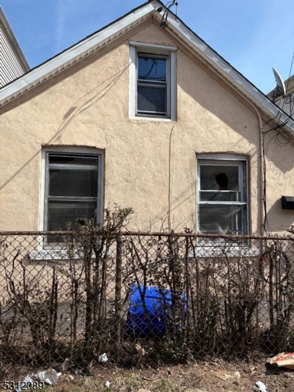 34 Holland St, Newark City, NJ 07103